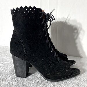 Vintage Black Faux Leather Lace Up Peep Toe Laser Cut Chunky Heel Ankle Boots 9